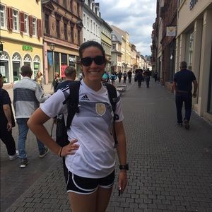 Meet your Posher, Lauren